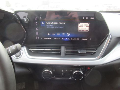 Certified 2025 Chevrolet Trax LT w/ Driver Confidence Package FWD image 11