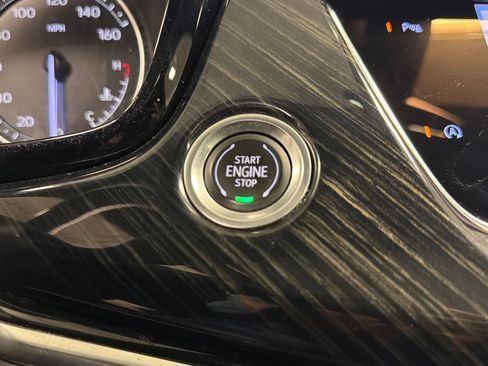Used 2023 Cadillac XT6 Premium Luxury FWD image 44