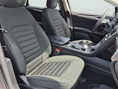 Used 2017 Ford Fusion SE w/ Fusion SE Technology Package FWD image 14