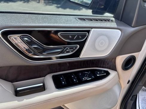 Used 2022 Lincoln Navigator Reserve AWD/4WD image 15