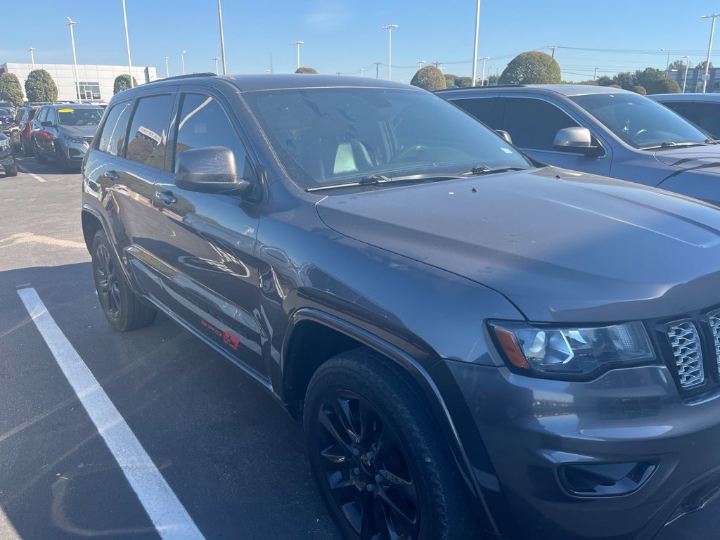 Used 2019 Jeep Grand Cherokee Altitude RWD image 3