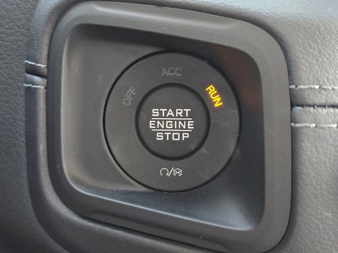 Used 2025 Jeep Wrangler Unlimited Sahara w/ Safety Group AWD/4WD image 35