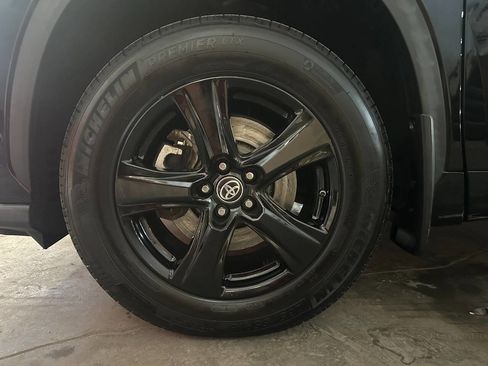 Used 2020 Toyota Highlander LE image 47