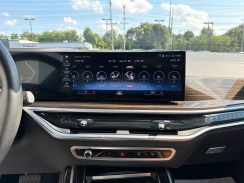 Used 2023 BMW X7 xDrive40i AWD/4WD image 19