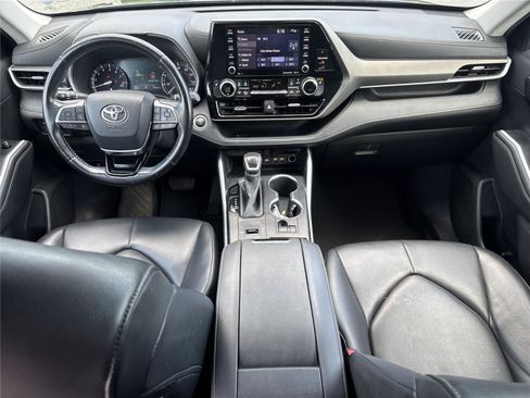 Used 2020 Toyota Highlander XLE FWD image 14
