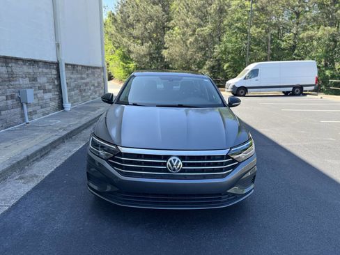 Used 2019 Volkswagen Jetta SE w/ Cold Weather Package image 4