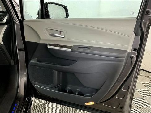 Used 2021 Toyota Sienna XLE image 24