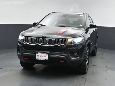 Used 2024 Jeep Compass Trailhawk AWD/4WD image 1