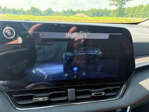 Used 2025 Chevrolet Equinox RS w/ Safety and Technology Package AWD/4WD image 21