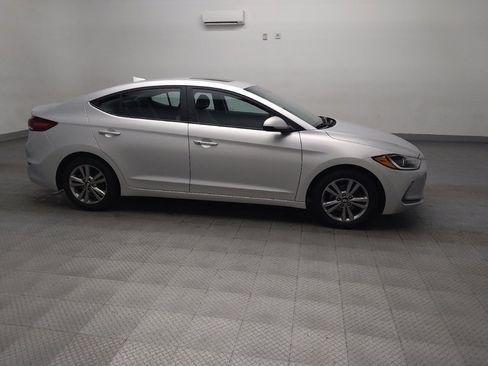 Used 2018 Hyundai Elantra Value Edition FWD image 11