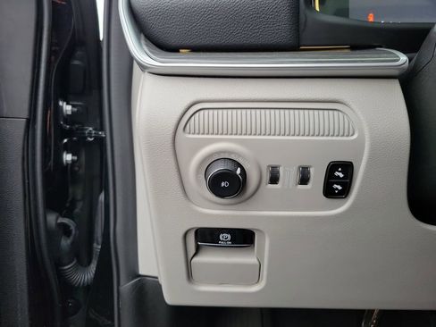 Used 2023 Jeep Wagoneer Series III w/ Premium Group I image 21