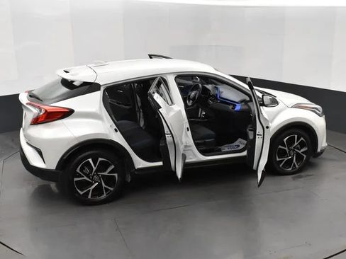 Used 2022 Toyota C-HR XLE FWD image 6