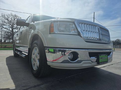 Used 2008 Lincoln Mark LT 2WD image 4