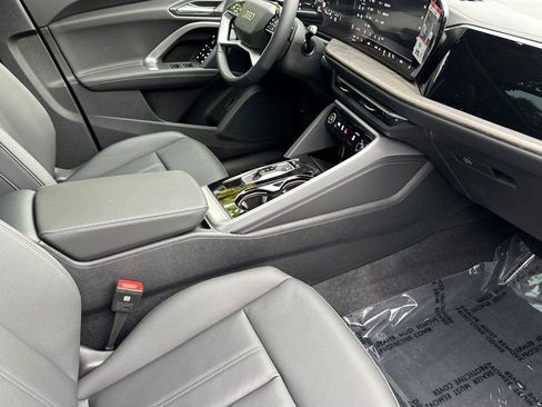 New 2025 Audi Q5 Premium image 15