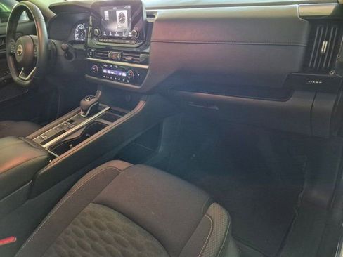 Used 2025 Nissan Pathfinder SV FWD image 20