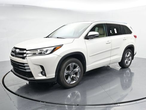 Used 2019 Toyota Highlander AWD V6 image 4