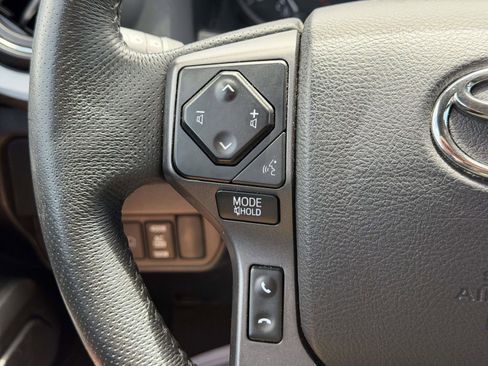 Used 2022 Toyota Tacoma TRD Off-Road w/ Technology Package AWD/4WD image 25