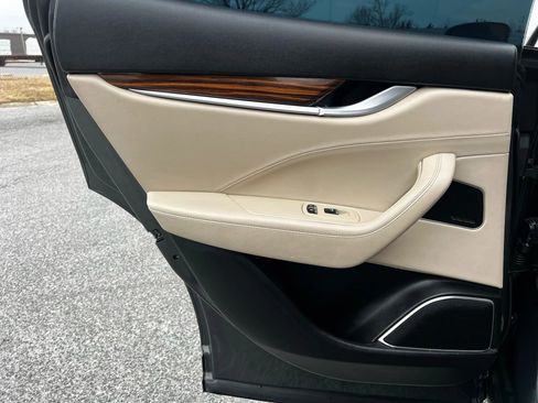 Used 2018 Maserati Levante GranLusso image 27