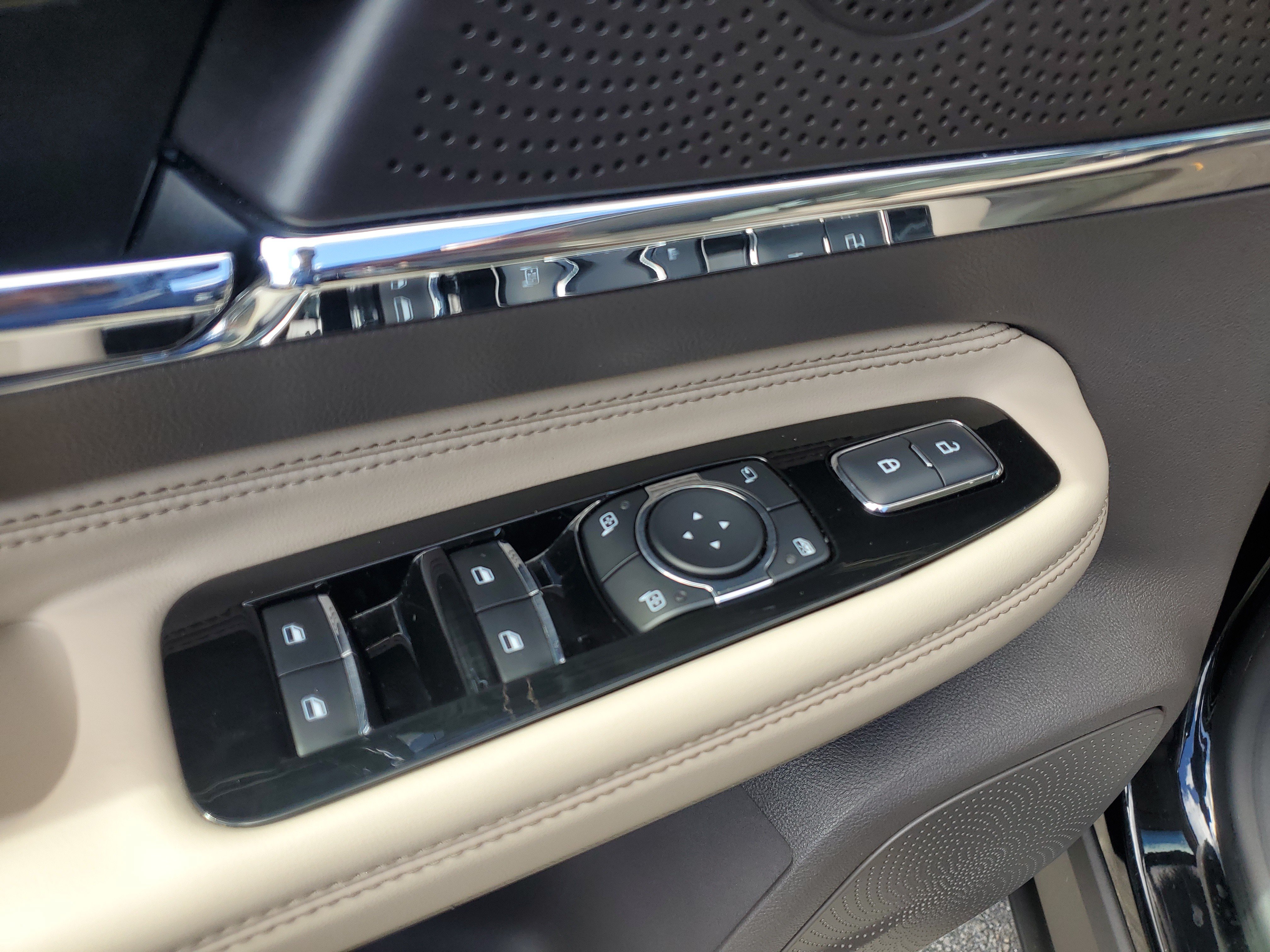 Used 2024 Lincoln Corsair FWD image 16