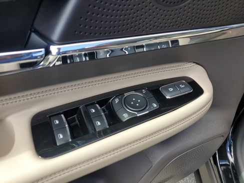 Certified 2024 Lincoln Corsair Premiere image 16