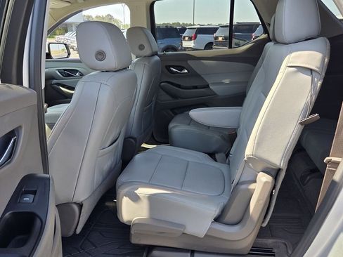 Used 2020 Chevrolet Traverse LT w/ LT Premium Package AWD/4WD image 6