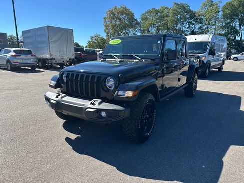 Used 2022 Jeep Gladiator Willys image 3