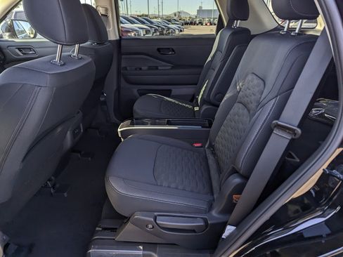 New 2025 Nissan Pathfinder SV image 8