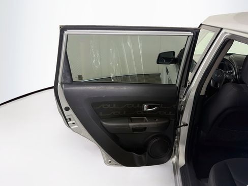 Used 2012 Kia Soul + FWD image 24