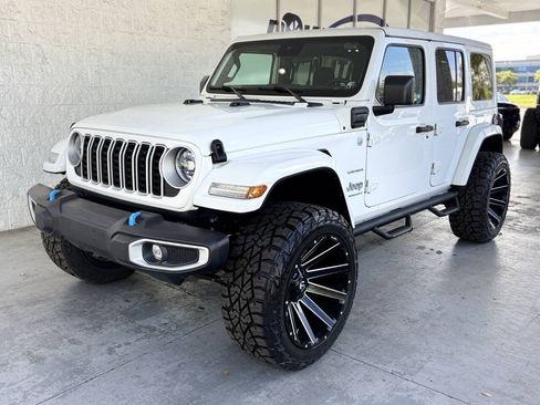 Used 2024 Jeep Wrangler Unlimited Sahara AWD/4WD image 36