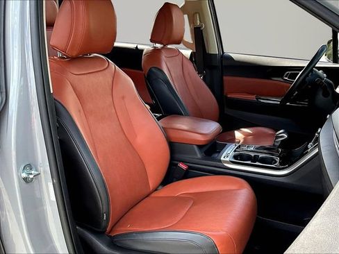 Certified 2023 Kia Carnival SX FWD image 38