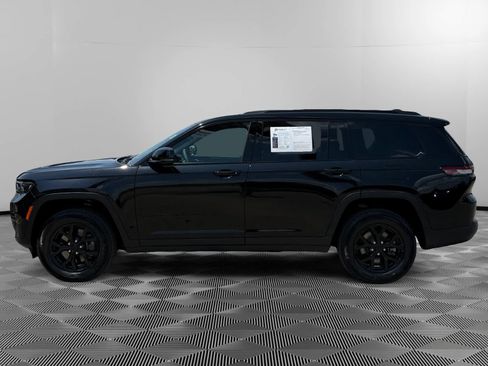 Used 2024 Jeep Grand Cherokee L Altitude AWD/4WD image 8