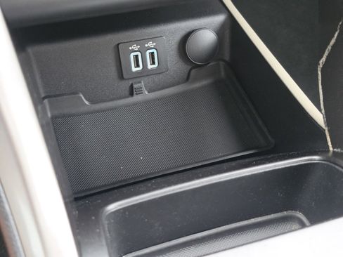 Used 2019 Ford Fusion SE FWD image 24