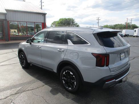 Used 2024 Kia Sorento S w/ Panoramic Sunroof Package AWD/4WD image 4