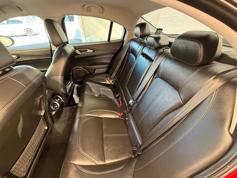 Used 2017 Alfa Romeo Giulia image 18