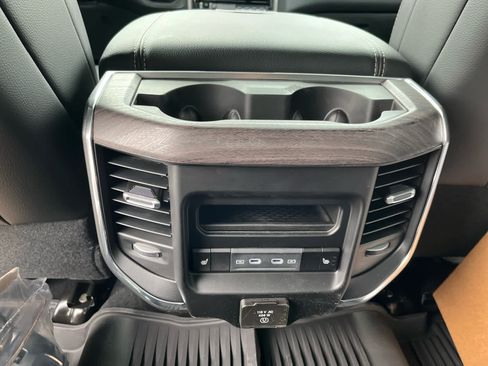 New 2026 RAM 3500 Laramie AWD/4WD image 28