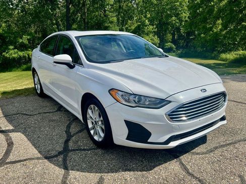 Used 2020 Ford Fusion SE FWD image 2