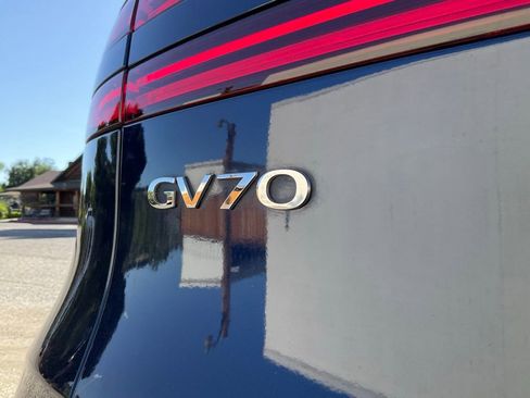 Used 2022 Genesis GV70 3.5T Sport w/ Sport Advanced Package AWD/4WD image 18