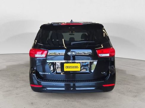 Used 2017 Kia Sedona LX w/ LX Essentials Premium Package FWD image 6