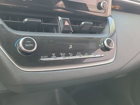 Used 2021 Toyota Corolla LE image 23