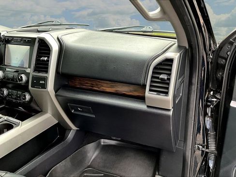 Used 2019 Ford F150 Lariat w/ Equipment Group 502A Luxury AWD/4WD image 29