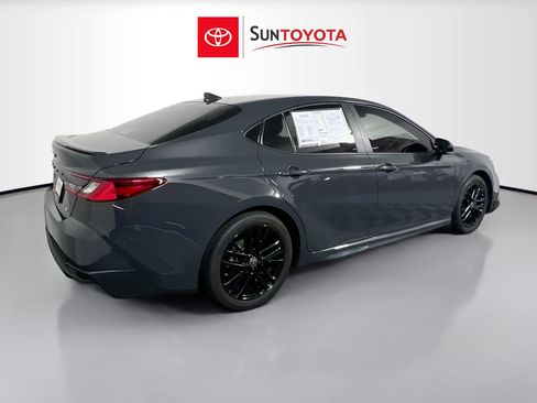 Used 2025 Toyota Camry SE FWD image 4