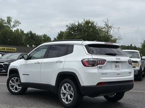 Used 2024 Jeep Compass Latitude AWD/4WD image 12