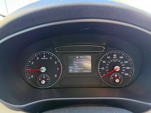 Used 2020 Kia Sorento LX image 10