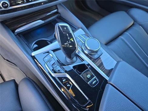 Used 2023 BMW 530e xDrive w/ Premium Package image 29