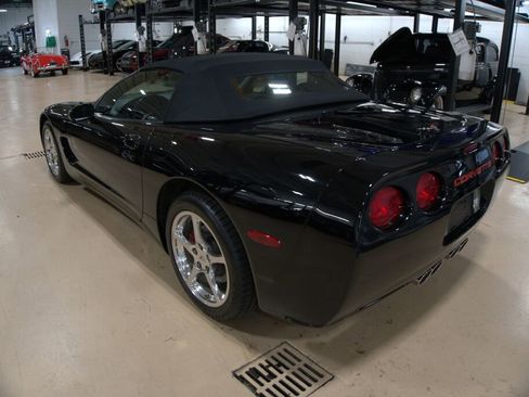 Used 2002 Chevrolet Corvette w/ Preferred Equipment Group2 image 3