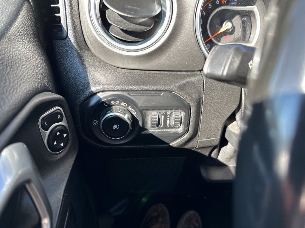 Used 2021 Jeep Wrangler Unlimited Sahara AWD/4WD image 29