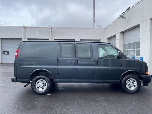 Used 2017 Chevrolet Express 2500 Work Van image 9