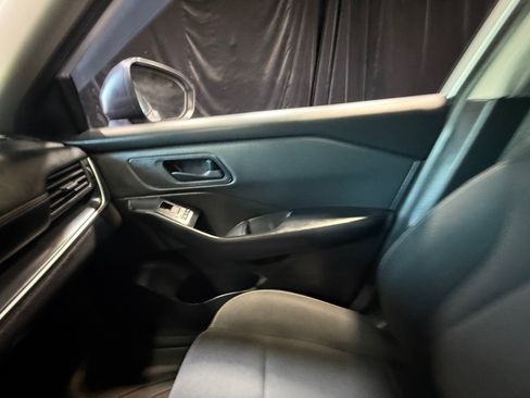 Used 2024 Nissan Rogue S AWD/4WD image 16