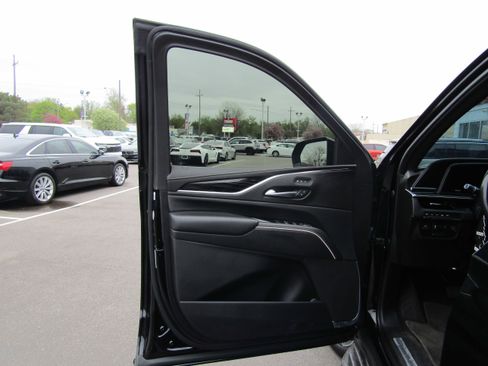 Used 2023 Cadillac Escalade Sport AWD/4WD image 9