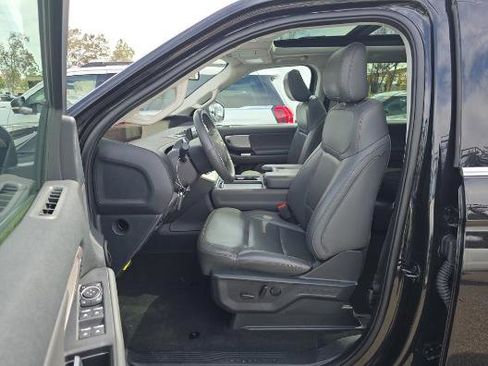 Used 2025 Ford Expedition Active image 7